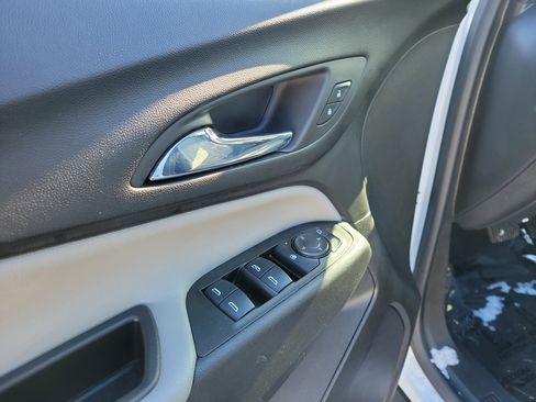 Used 2024 Chevrolet Equinox LS w/ LS Convenience Package image 18