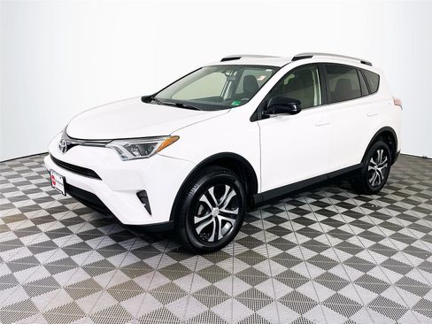 Used 2016 Toyota RAV4 LE AWD/4WD image 3
