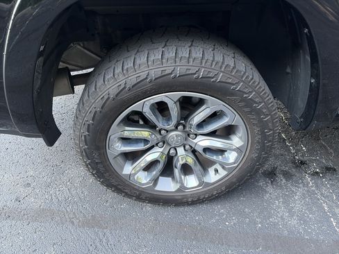Used 2019 RAM 1500 Laramie AWD/4WD image 14