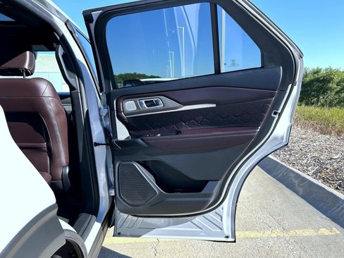 Used 2025 Ford Explorer Platinum w/ LUX Leather Package AWD/4WD image 17