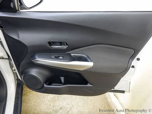 Used 2018 Nissan Kicks SV FWD image 22