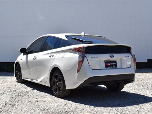 Used 2017 Toyota Prius Four w/ Advanced Technology Package FWD image 2