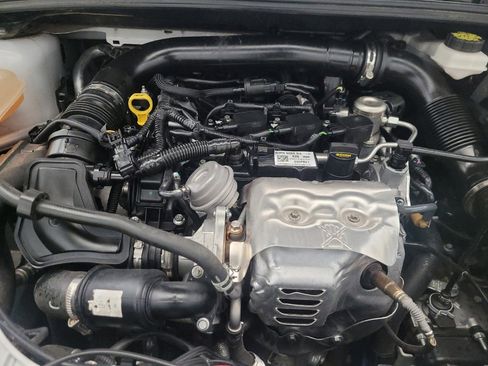 Used 2018 Ford Focus SE w/ SE Appearance Package FWD image 30