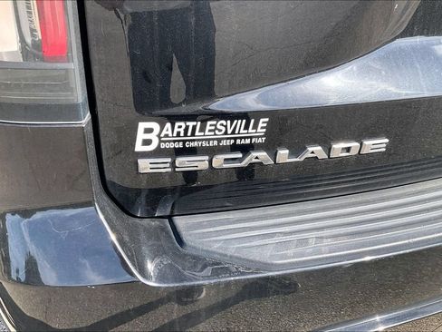 Used 2023 Cadillac Escalade Luxury AWD/4WD image 14