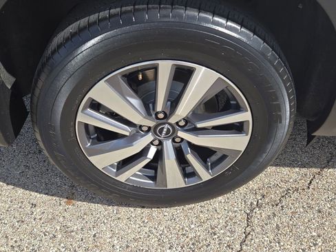 Used 2022 Nissan Pathfinder SL image 12