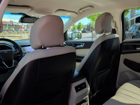 Used 2019 Ford Edge Titanium FWD image 16