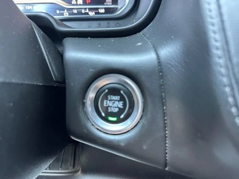 Used 2022 GMC Yukon XL SLE w/ Gmc Pro Safety Plus Package AWD/4WD image 17
