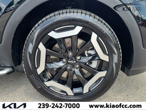 Certified 2025 Kia Telluride EX w/ EX Captain's Chair Package FWD image 7