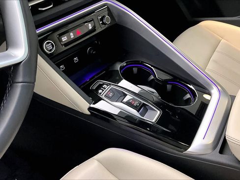 Certified 2025 Audi Q5 Premium w/ Convenience Package image 17