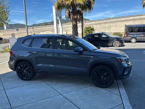 Used 2023 Volkswagen Taos SE w/ Black Wheel Package image 5