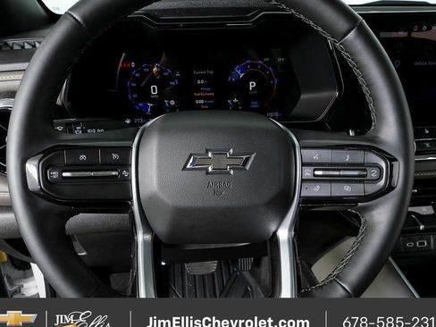 Used 2026 Chevrolet Colorado ZR2 w/ Technology Package AWD/4WD image 8