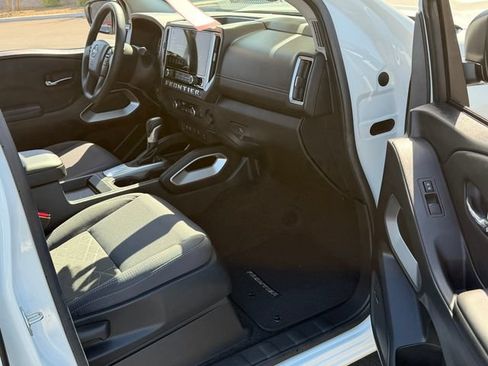 Certified 2025 Nissan Frontier SV w/ SV Convenience Package RWD image 25