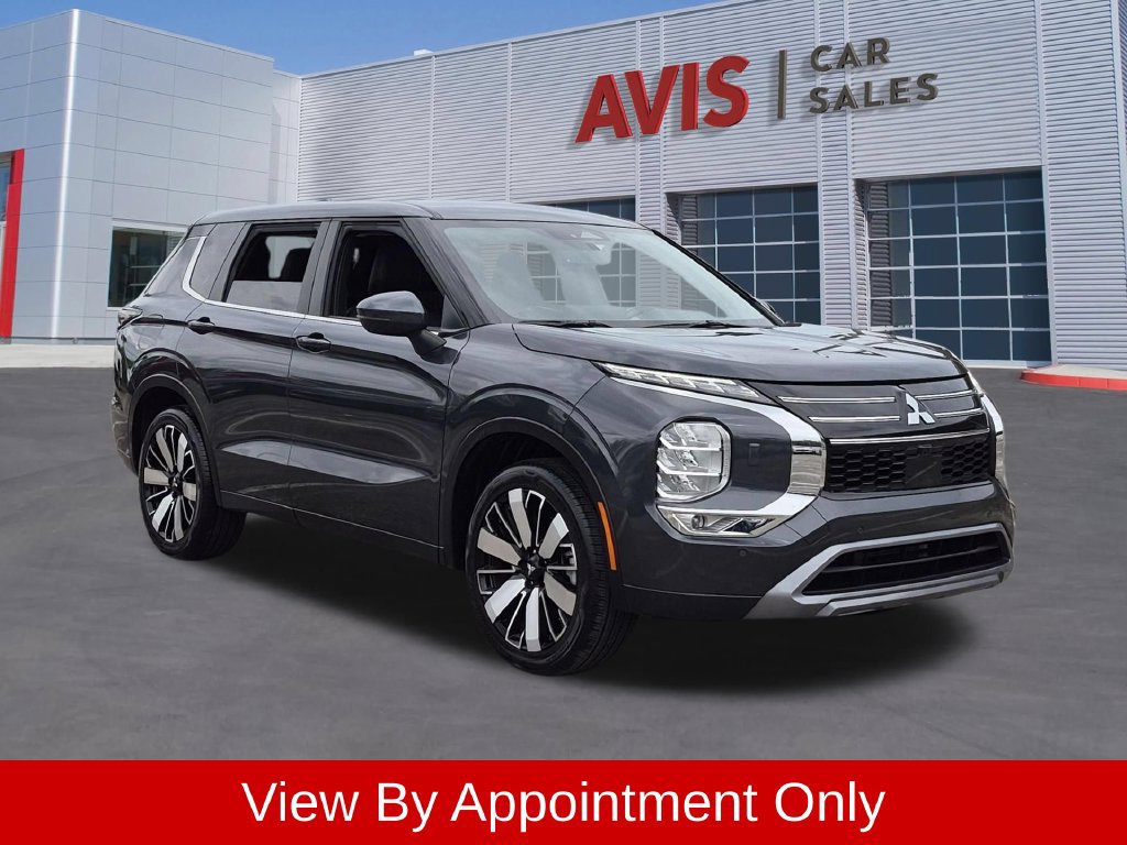 Used 2025 Mitsubishi Outlander SE AWD/4WD image 3