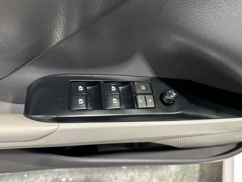 Used 2019 Toyota Camry LE image 11