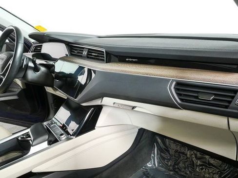 Used 2023 Audi e-tron Premium Plus w/ Premium Plus Package AWD/4WD image 26