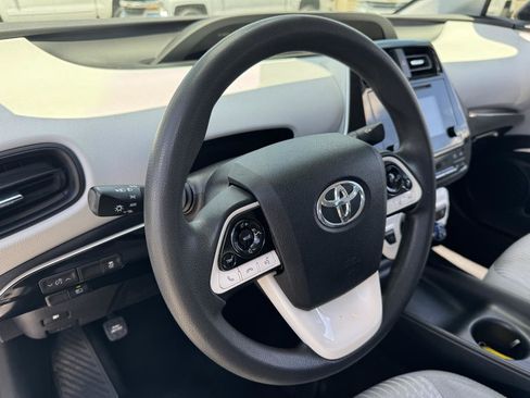 Used 2017 Toyota Prius Two FWD image 19