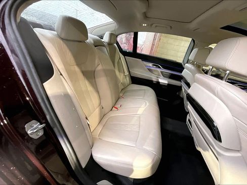 Used 2020 BMW 745e xDrive image 28