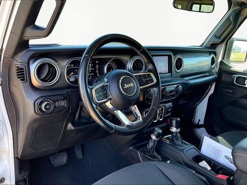 Used 2020 Jeep Wrangler Unlimited Sahara image 13