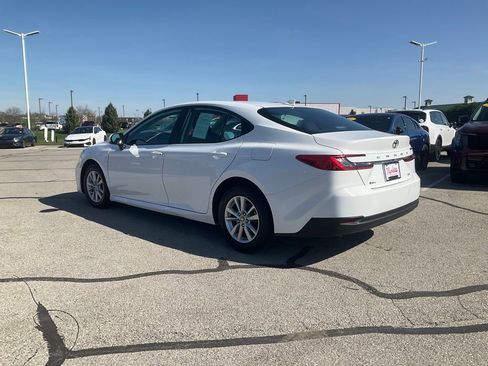 Used 2025 Toyota Camry LE FWD image 4