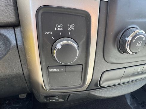Used 2013 RAM 1500 Classic SLT AWD/4WD image 16