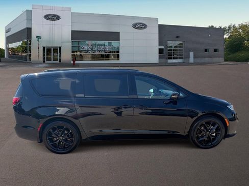 Used 2026 Chrysler Pacifica Limited w/ S Appearance Package FWD image 10