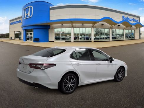 Used 2023 Toyota Camry XLE image 8