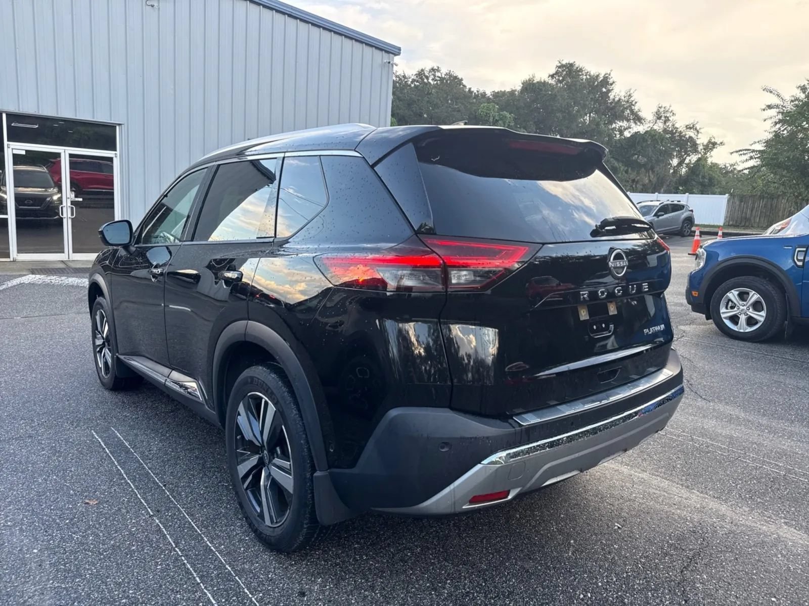 Used 2023 Nissan Rogue Platinum FWD image 11