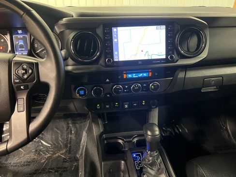 Used 2023 Toyota Tacoma TRD Off-Road w/ TRD Premium Off Road Package AWD/4WD image 21