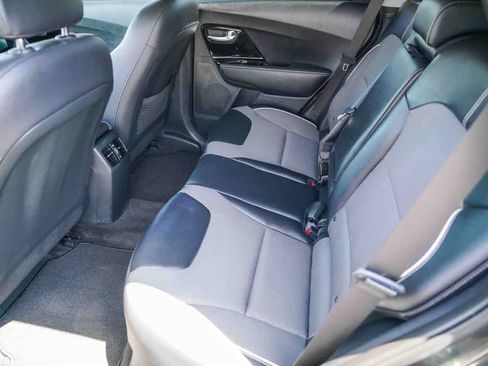 Certified 2022 Kia Niro EX FWD image 17