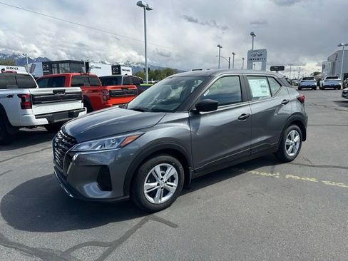 New 2025 Nissan Kicks Play S FWD image 5