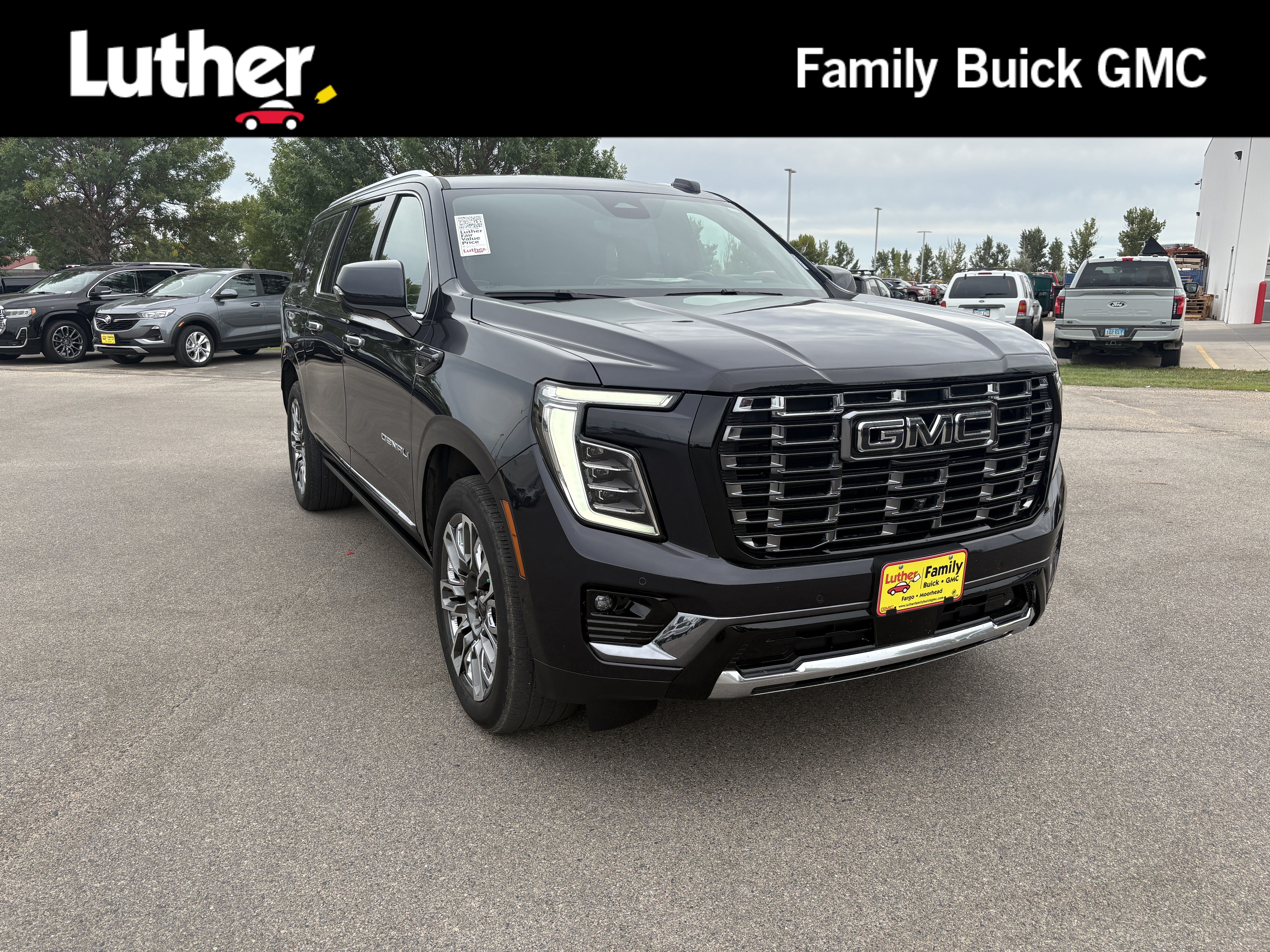 Used 2025 GMC Yukon XL Denali Ultimate AWD/4WD image 1