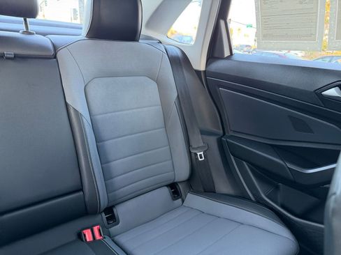 Used 2025 Volkswagen Jetta SE image 36