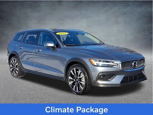 Used 2021 Volvo V60 T5 Cross Country w/ Climate Package image 1
