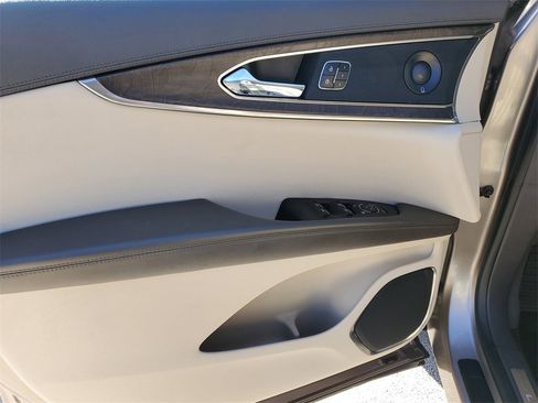 Used 2019 Lincoln Nautilus Reserve image 18