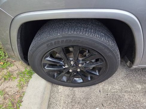 Certified 2021 Jeep Grand Cherokee Laredo X AWD/4WD image 3