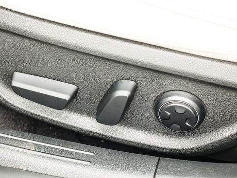Used 2025 Genesis G70 2.5T AWD/4WD image 24