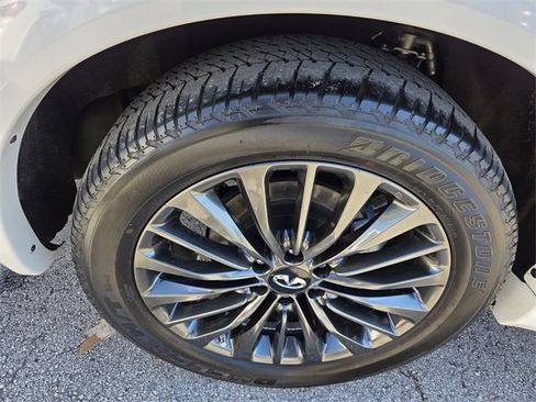 Certified 2024 INFINITI QX80 Sensory image 21