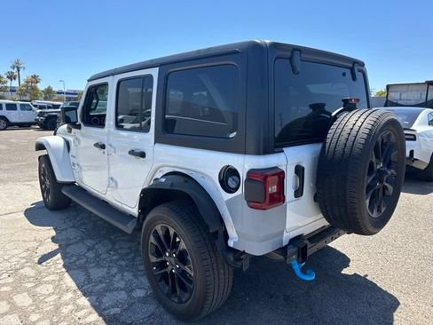 Used 2023 Jeep Wrangler Unlimited Sahara w/ Cold Weather Group AWD/4WD image 7