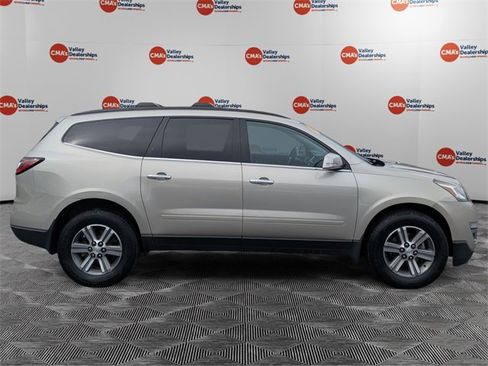 Used 2017 Chevrolet Traverse LT image 4