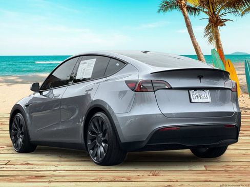 Used 2024 Tesla Model Y Performance AWD/4WD image 4