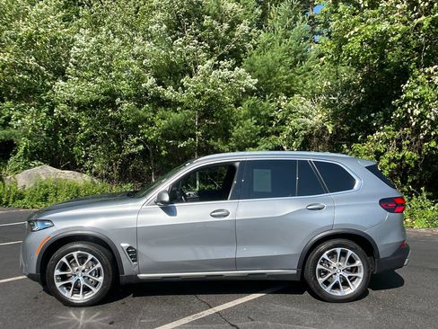 Used 2025 BMW X5 xDrive40i AWD/4WD image 2