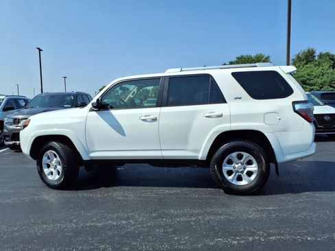 Used 2018 Toyota 4Runner SR5 AWD/4WD image 29