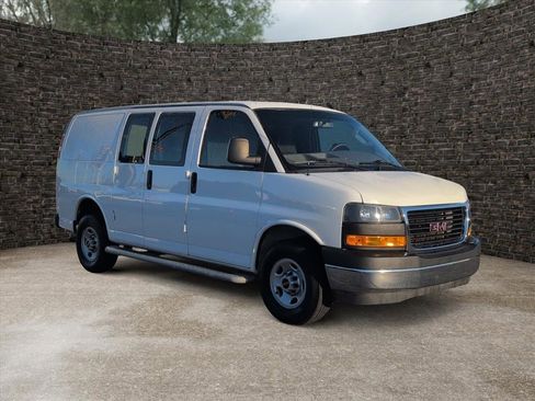 Used 2022 GMC Savana 2500 w/ Driver Convenience Package image 2