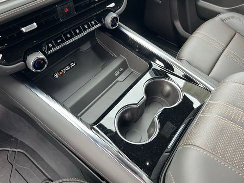 New 2026 Chevrolet Tahoe High Country AWD/4WD image 14