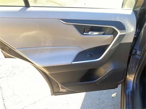 Used 2022 Toyota RAV4 XLE image 10