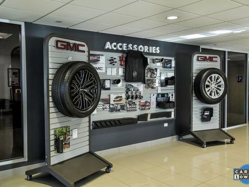 Used 2023 GMC Canyon Denali image 33