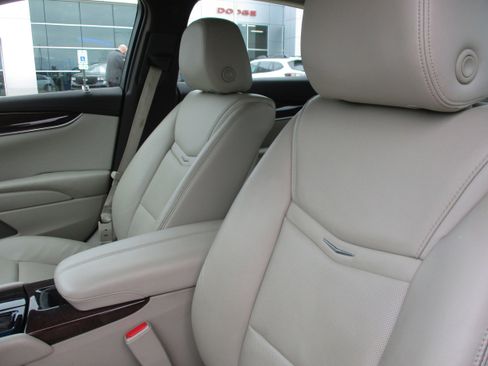 Used 2016 Cadillac XTS Luxury w/ Driver Awareness Package image 36