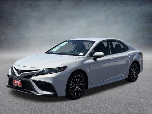 Used 2024 Toyota Camry SE image 8