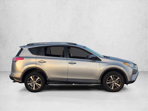 Used 2018 Toyota RAV4 XLE image 4