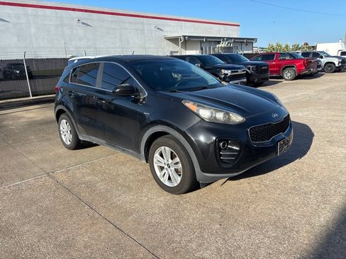 Used 2017 Kia Sportage LX AWD/4WD image 3